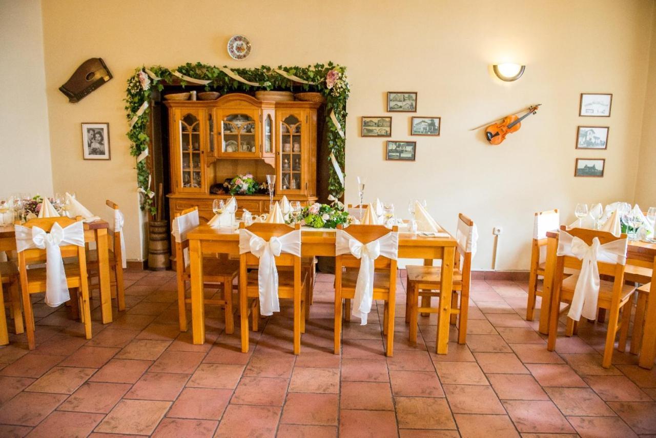 Penzion Restaurace U Helferu Libun Экстерьер фото