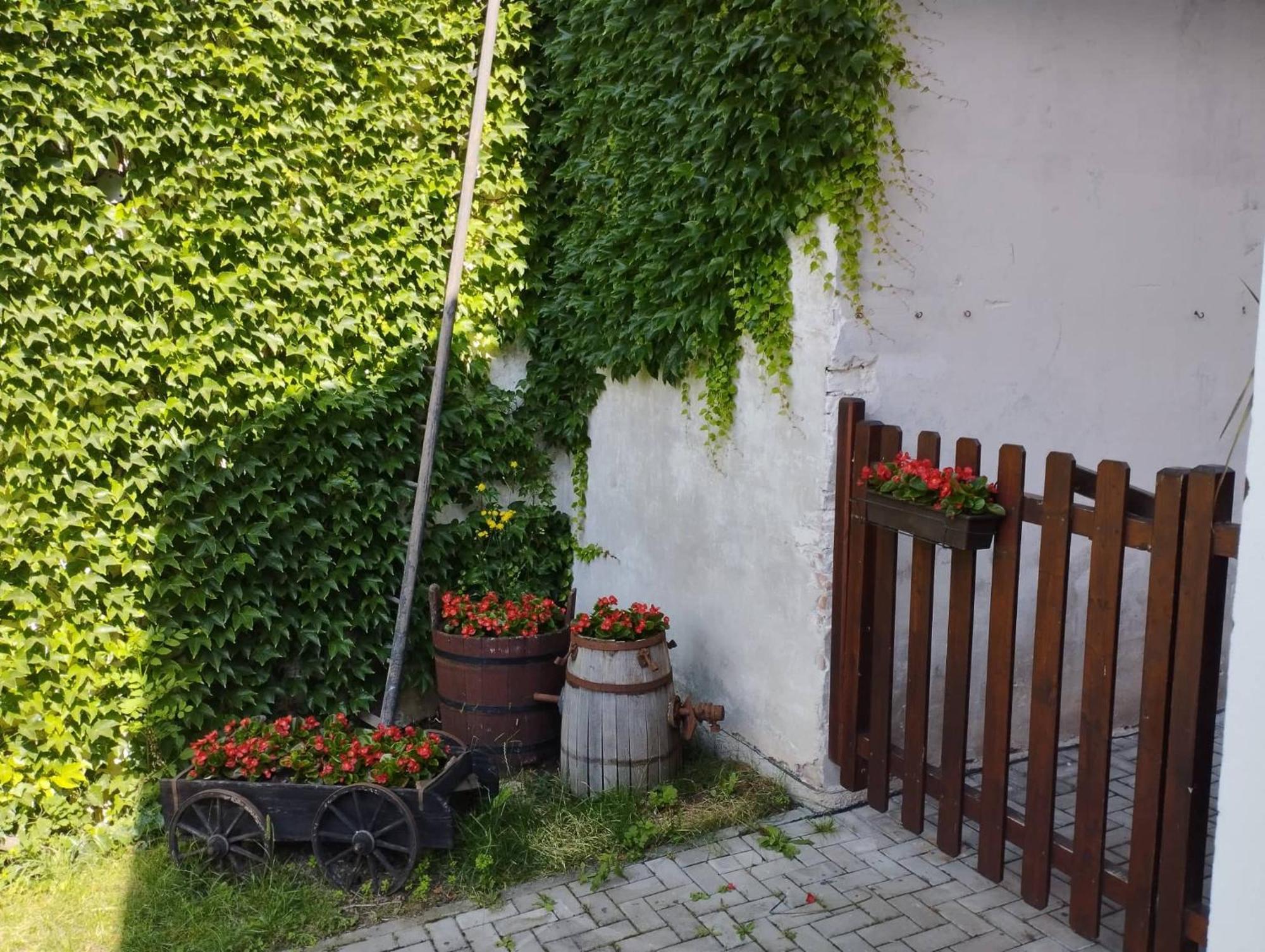 Penzion Restaurace U Helferu Libun Экстерьер фото